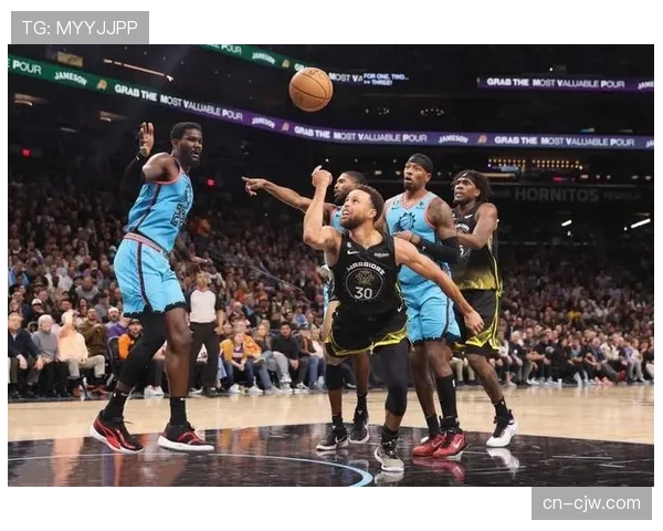 理查德残阵成为奇兵 勇士前锋21+5+6+3抢断全面表现